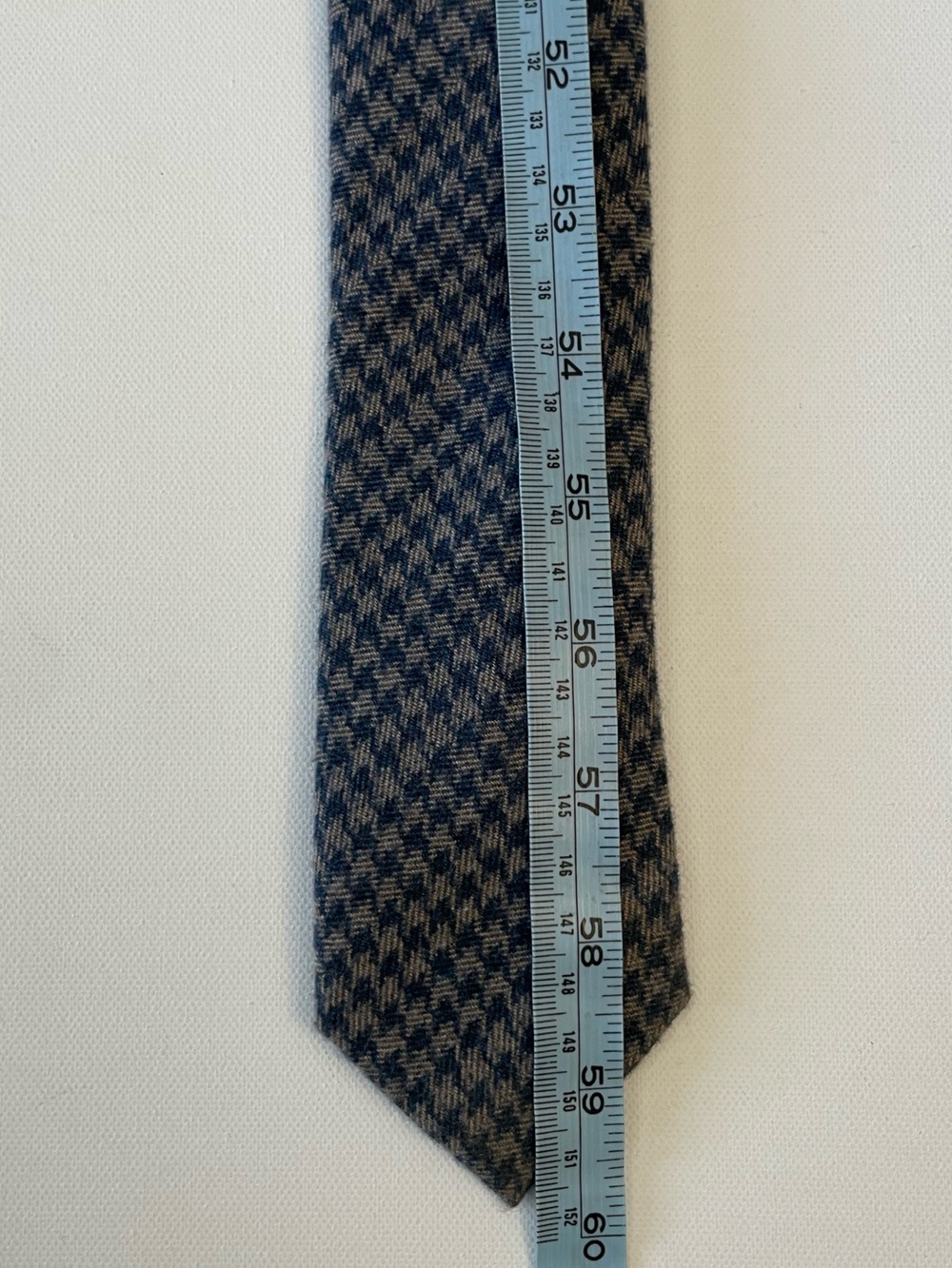 The Tie Bar 100% Cotton Tan/Teal Houndstooth Tie (2.5in x 59.75in) - Picture 5 of 7